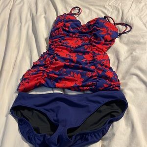 Lands end size 4 tankini. Blue and red